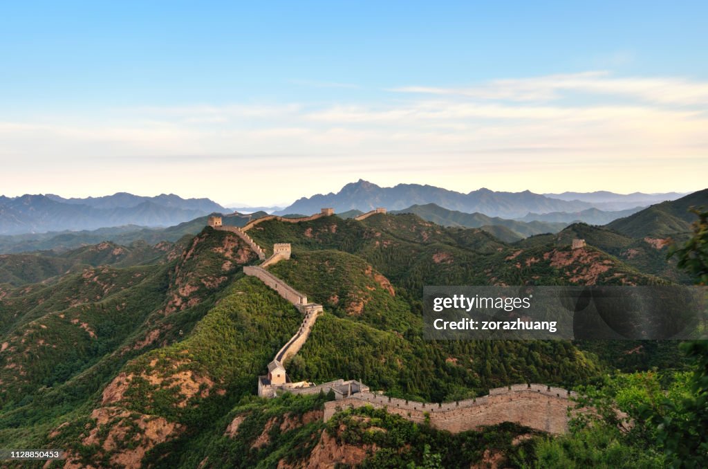 Vista aérea de la gran muralla en la mañana, China