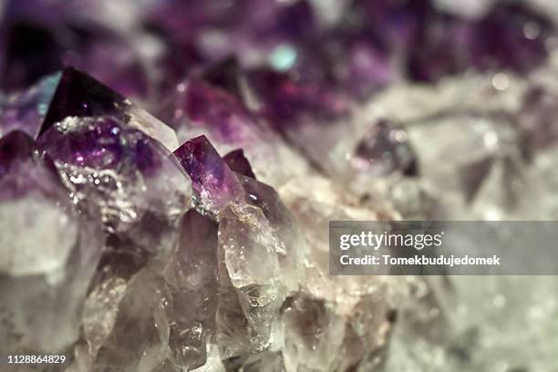 amethyst - struktureffekt fotografías e imágenes de stock