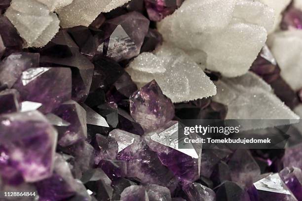 amethyst - struktureffekt fotografías e imágenes de stock