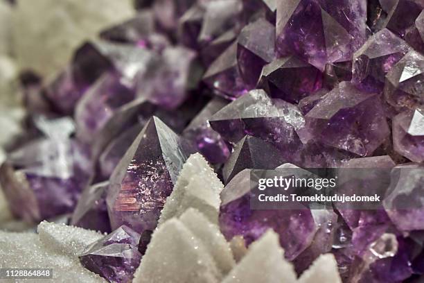 amethyst - struktureffekt stock pictures, royalty-free photos & images