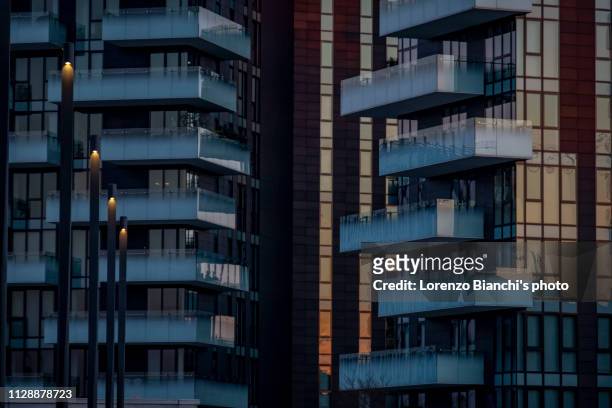 torre solaria, porta nuova district, milan italy - appartamento fotografías e imágenes de stock