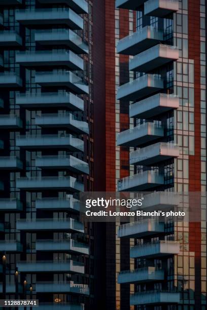 torre solaria, porta nuova district, milan italy - appartamento fotografías e imágenes de stock