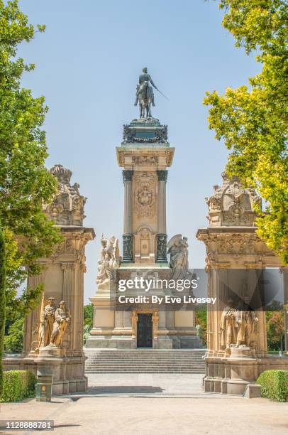 monument to king alfonso xii - parque del buen retiro bildbanksfoton och bilder