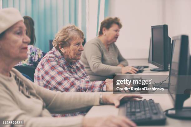 Senior Confused Using Computer 39 Grandma Computer Confused Stock Photos, High-Res Pictures, and ...