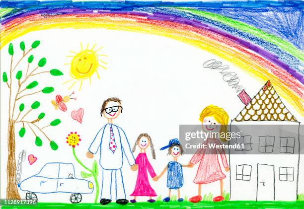 children¥s drawing, happy family with garden, car, sunshine, rainbow and house - 人と人との関係点のイラスト素材／クリップアート素材／マンガ素材／アイコン素材