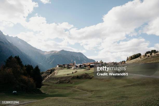switzerland, engadine, mountain village - schweizer alpen stock-fotos und bilder