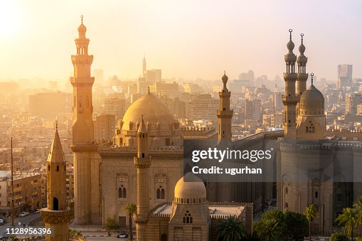 Desde arriba la vista de las mezquitas del sultán Hassan y Al-Rifai. Desde arriba la vista de las mezquitas del sultán Hassan y Al-Rifai.