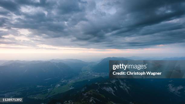 bayerische alpen - garmisch partenkirchen - lebensziel stock pictures, royalty-free photos & images