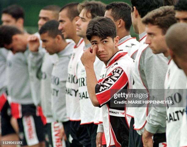 Sandro Hiroshi, of the soccer club of San Pablo, stands in line with his teammates, 20 October 1999, San Pablo, Brazil. El atacante Sandro Hiroshi...