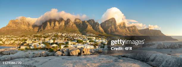 table mountain with twelve apostels, sunset panorama, south africa - cape town cable car stock pictures, royalty-free photos & images