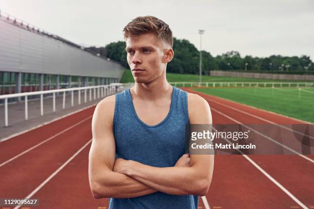 portrait of athlete on running track - campo de esportes - fotografias e filmes do acervo