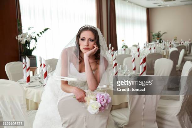 wartende braut - europe bride stock-fotos und bilder