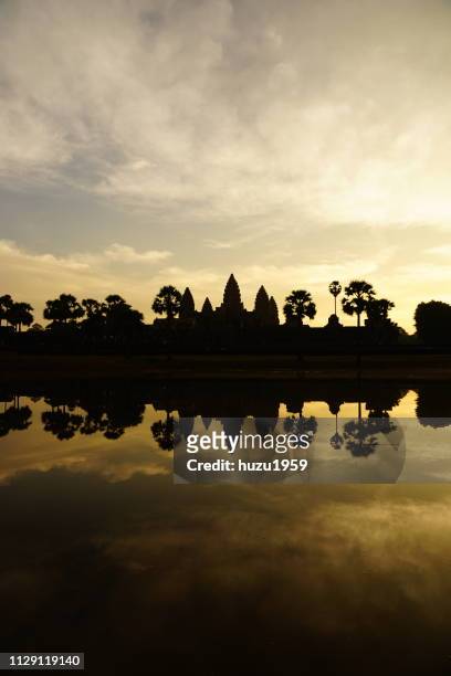 sunrise time of angkor wat - カンボジア stock-fotos und bilder