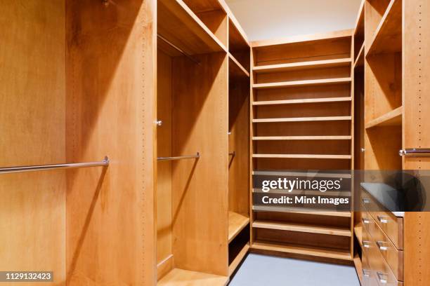 empty walk-in closet - armadio a muro foto e immagini stock