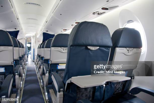 tray table on an airplane - vehicle seat - fotografias e filmes do acervo