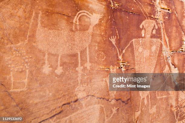 native american petroglyphs - cave paintings fotografías e imágenes de stock