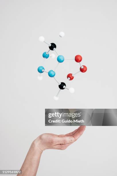 holding molecule model. - illustration erleuchtung frau stock-fotos und bilder