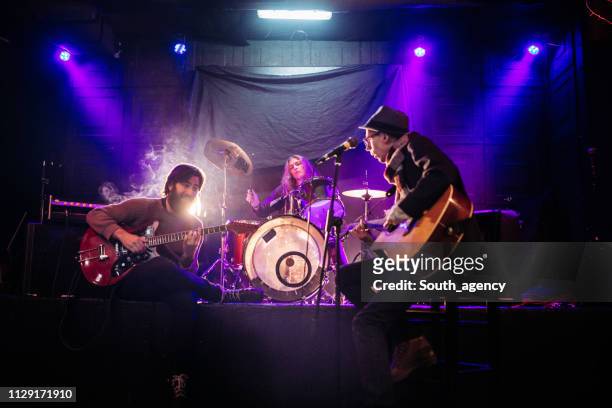 rock band playing at a nightclub - performance group stock pictures, royalty-free photos & images