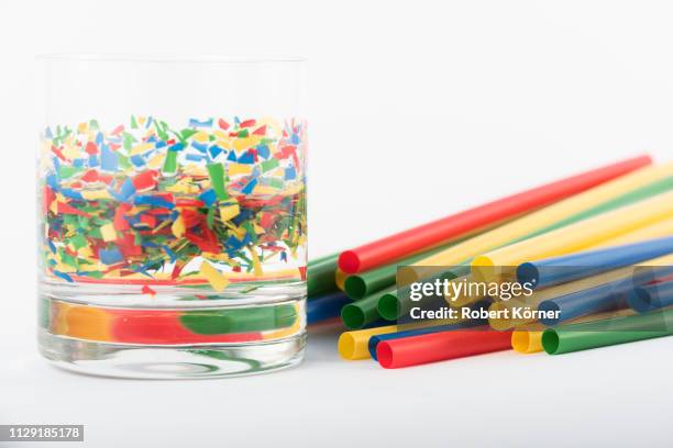 straws, microplastic and plastic in water - plastikmaterial stock pictures, royalty-free photos & images