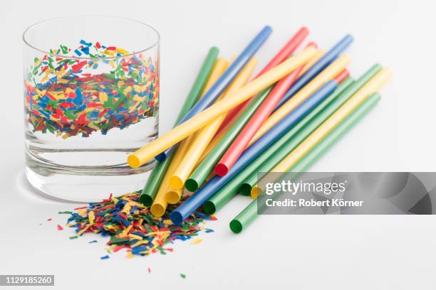 straws, microplastic and plastic in water - plastikmaterial stock pictures, royalty-free photos & images