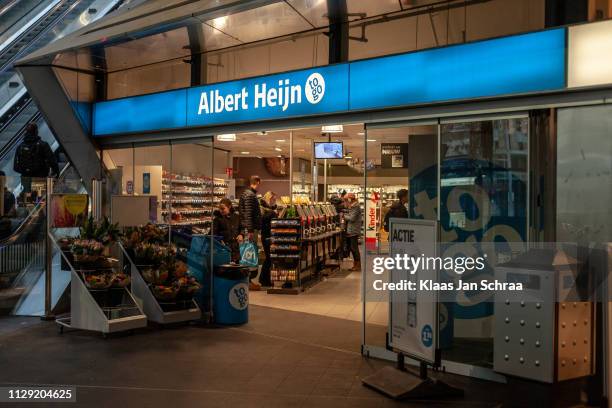 treinstation de amsterdão bijlmer arena bij albert heijn to go - treinstation - fotografias e filmes do acervo