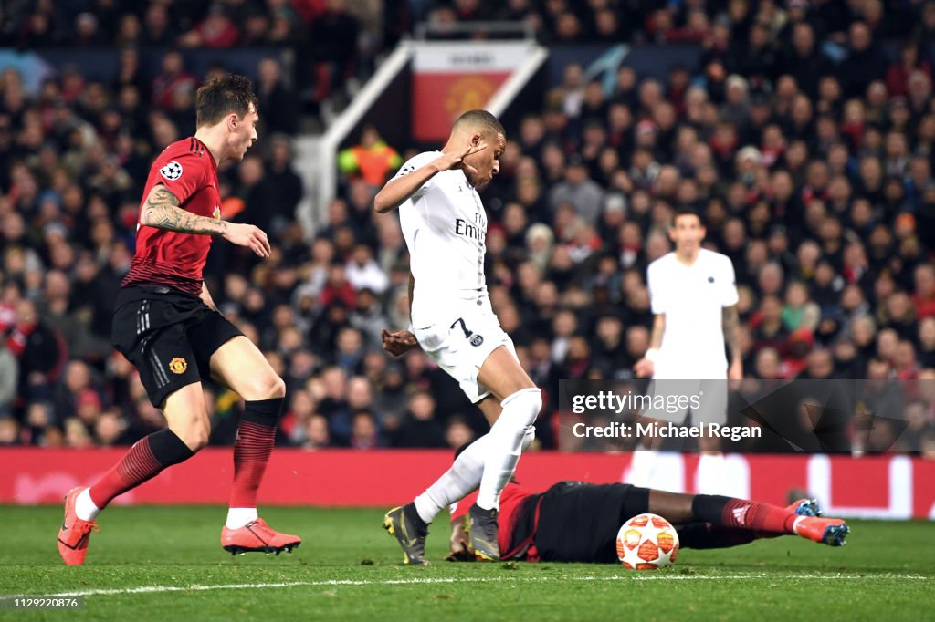 Manchester United v Paris Saint-Germain - UEFA Champions League Round of 16: First Leg