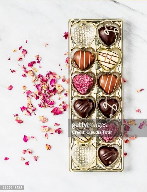 valentine's day chocolate - chocolate box stock-fotos und bilder