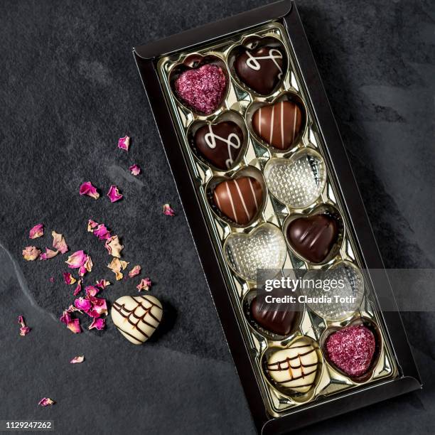 valentine's day chocolate - chocolate box stock-fotos und bilder