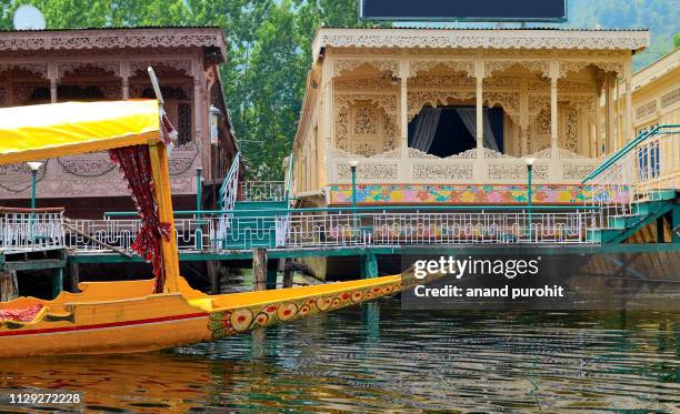 dal lake, srinagar, jammu & kashmir, india - dal lake imagens e fotografias de stock