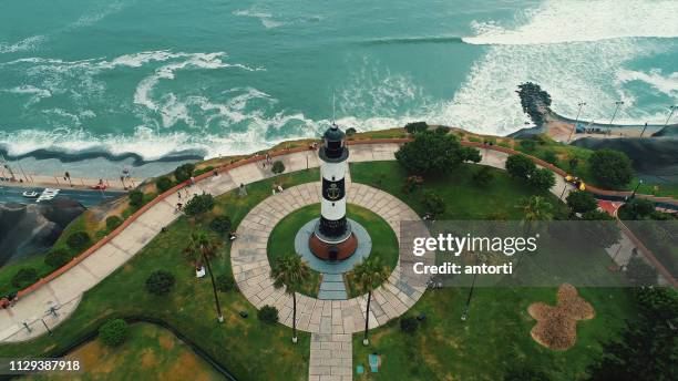 peinture à l’huile panoramique vue aérienne du littoral quartier de miraflores à lima, au pérou. - peruvian photos et images de collection