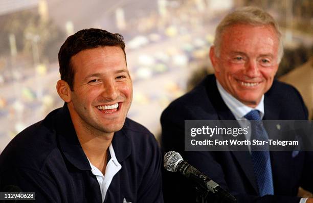 Jerry Signing Romo 13 Jerry Jones Romo Stock Photos, High-Res Pictures, and Images - Getty ...