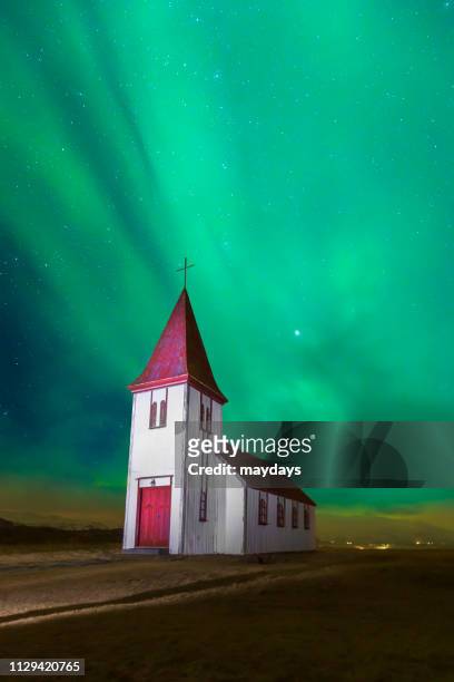 northern lights - impressionante stock-fotos und bilder