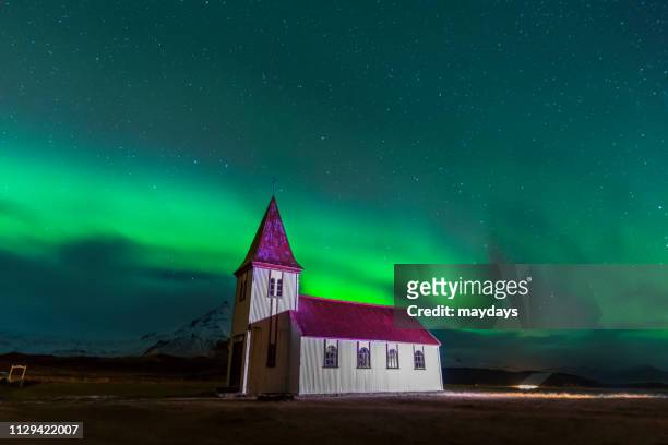 northern lights, iceland - impressionante stockfoto's en -beelden
