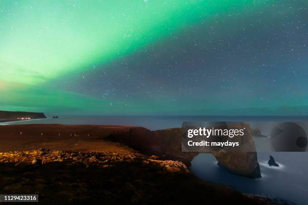 northern lights, iceland - esposizione lunga fotografías e imágenes de stock