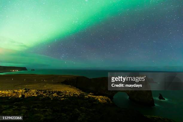 northern lights, iceland - esposizione lunga fotografías e imágenes de stock