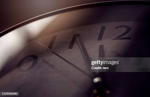 clock - aftellen stockfoto's en -beelden