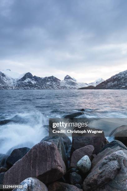 norway - senja - stimmungsvoller himmel fotografías e imágenes de stock