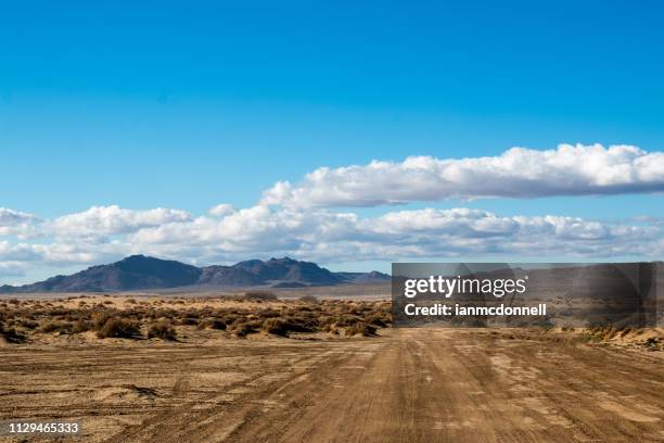 desert road - indio california stockfoto's en -beelden