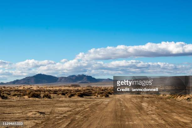 沙漠之路 - indio california 個照片及圖片檔