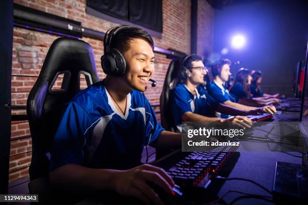 team playing esports - esports stock pictures, royalty-free photos & images
