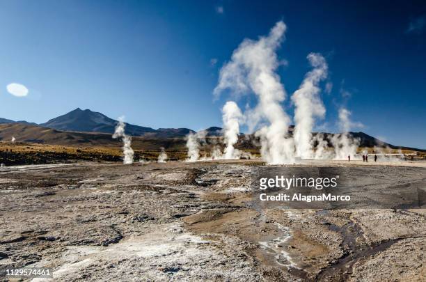 el tatio geyser 2 - geologia stockfoto's en -beelden