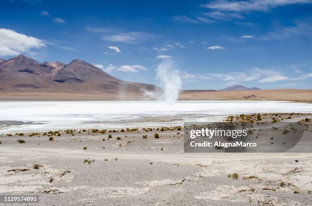 laguna chulluncani - acqua stagnante stock pictures, royalty-free photos & images