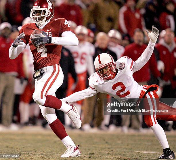 Oklahoma's Malcolm Kelly escapes Nebraska's Cortney Grixby for a 66-yard first quarter touchdown reception during the Big 12 Championship game at...