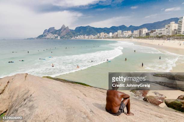 arpoador rock and ipanema beach, rio de janeiro - arpoador beach stock pictures, royalty-free photos & images