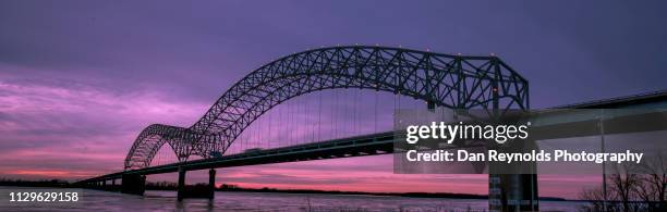 hernando desoto bridge, memphis - memphis tennessee stock-fotos und bilder