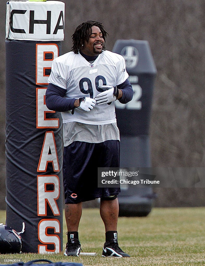 Chicago Bears defensive tackle Tank Johnson returns to team