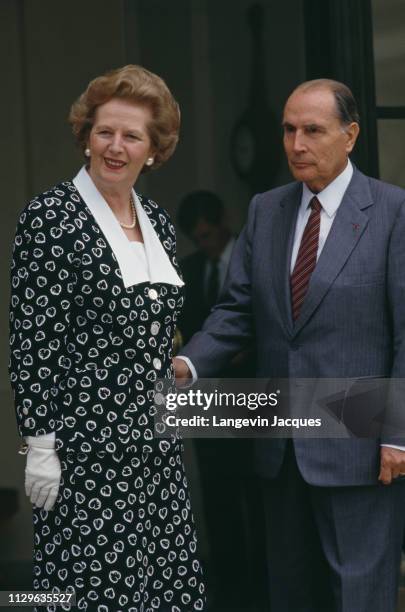 François Mitterrand welcomes Margaret Thatcher in the Parc de l'Elysée.