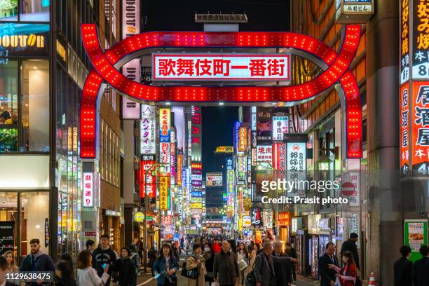 nightlife in shinjuku. shinjuku is one of tokyo's business districts with many international corporate headquarters located here in tokyo, japan - kabuki cho stock pictures, royalty-free photos & images