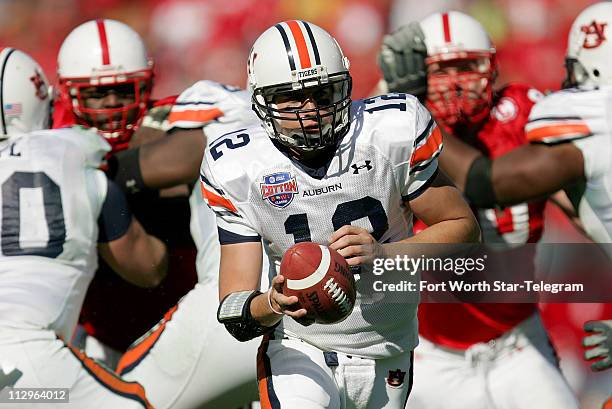 Auburn quarterback Brandon Cox prepares to handoff against Nebraska during the Cotton Bowl Classic in Dallas, Texas, Monday, January 1, 2007. The...