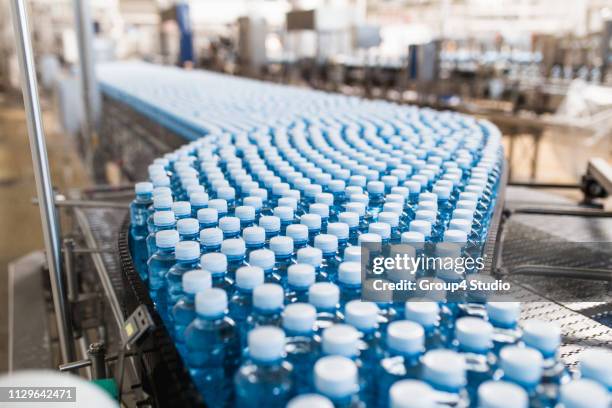 planta embotelladora - gallon fotografías e imágenes de stock